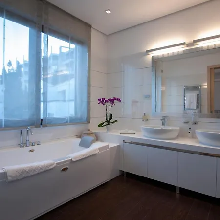 Alexandar Montenegro Luxury & *