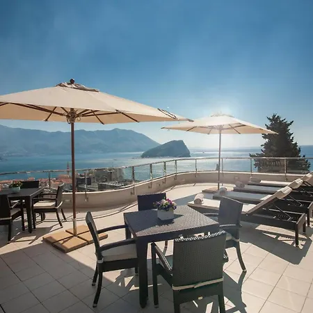 Alexandar Montenegro Luxury & *