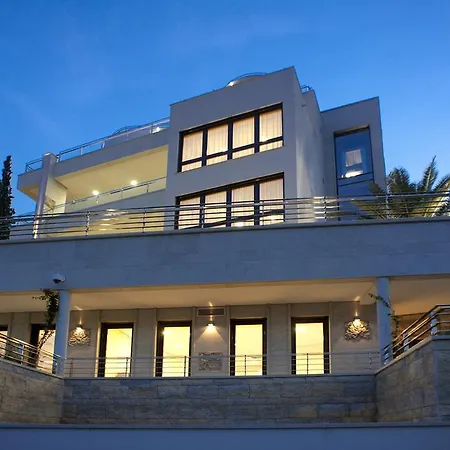 Alexandar Montenegro Luxury & *